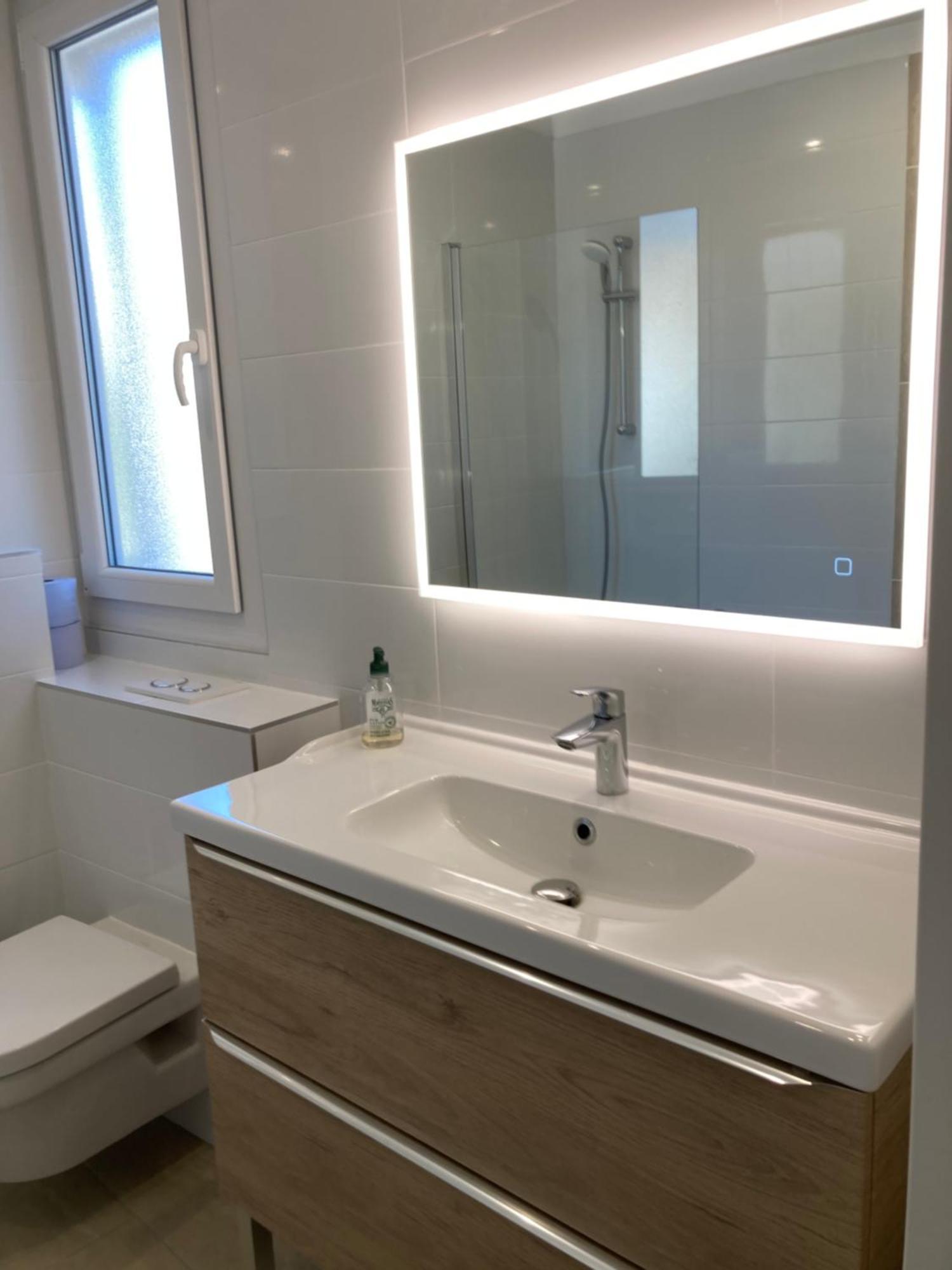 Chambre Parentale , Salle De Bain Privee, Acces Plages & Vue Mer Du Salon Dans Appartement Partage Chez L'Habitant ,, Master Bedroom, Private Bathroom, Beach Access & Sea View Cannes Eksteriør billede