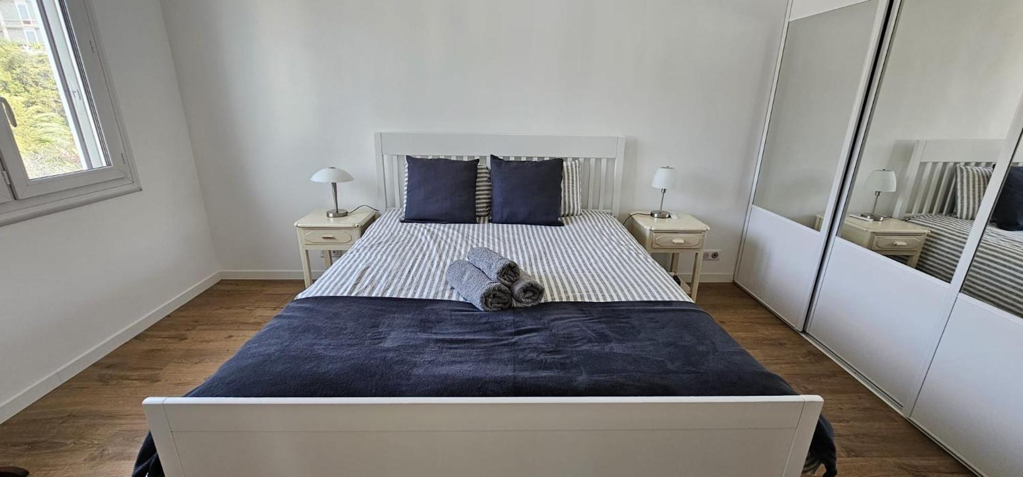 Chambre Parentale , Salle De Bain Privee, Acces Plages & Vue Mer Du Salon Dans Appartement Partage Chez L'Habitant ,, Master Bedroom, Private Bathroom, Beach Access & Sea View Cannes Eksteriør billede