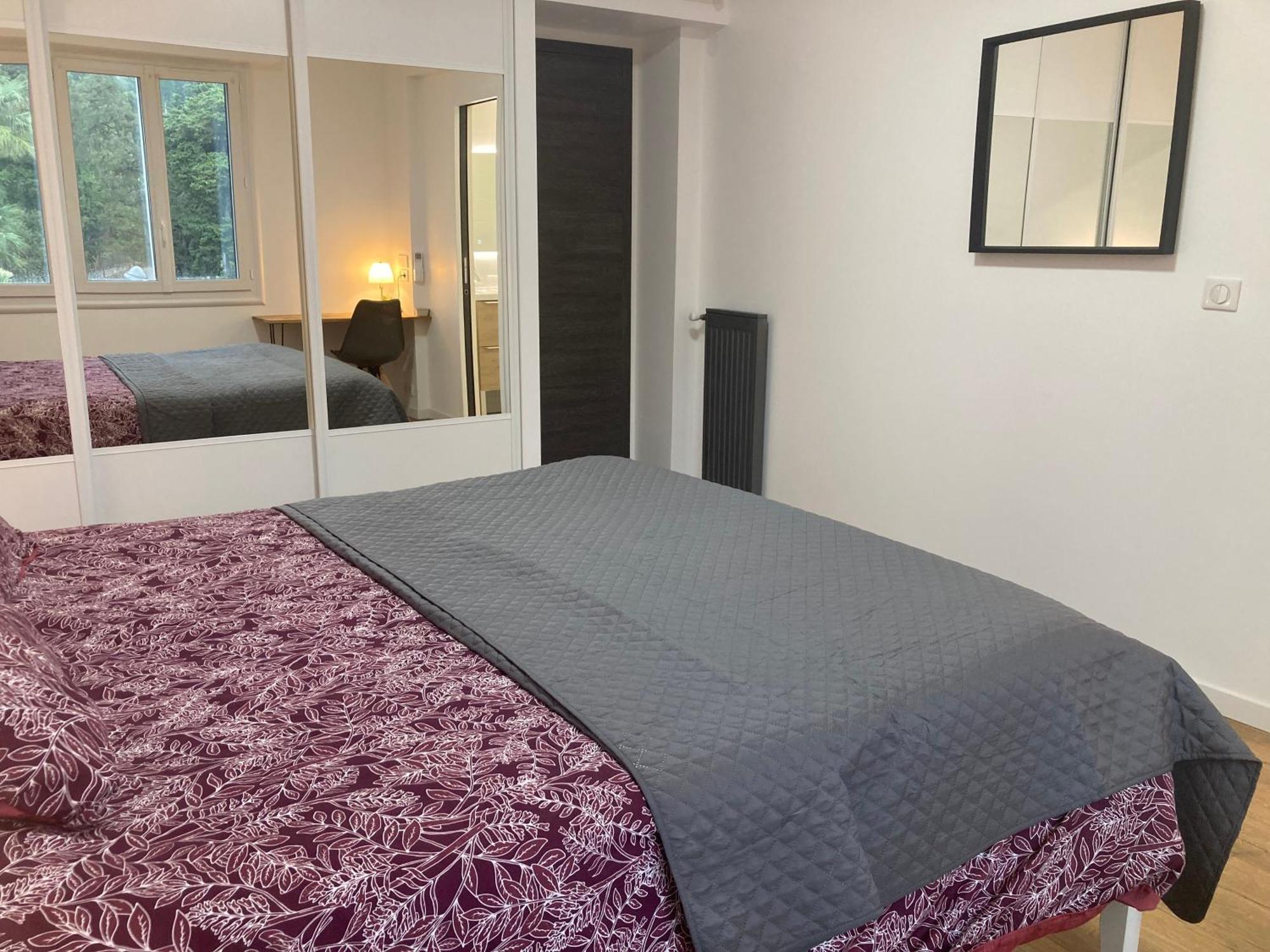 Chambre Parentale , Salle De Bain Privee, Acces Plages & Vue Mer Du Salon Dans Appartement Partage Chez L'Habitant ,, Master Bedroom, Private Bathroom, Beach Access & Sea View Cannes Eksteriør billede