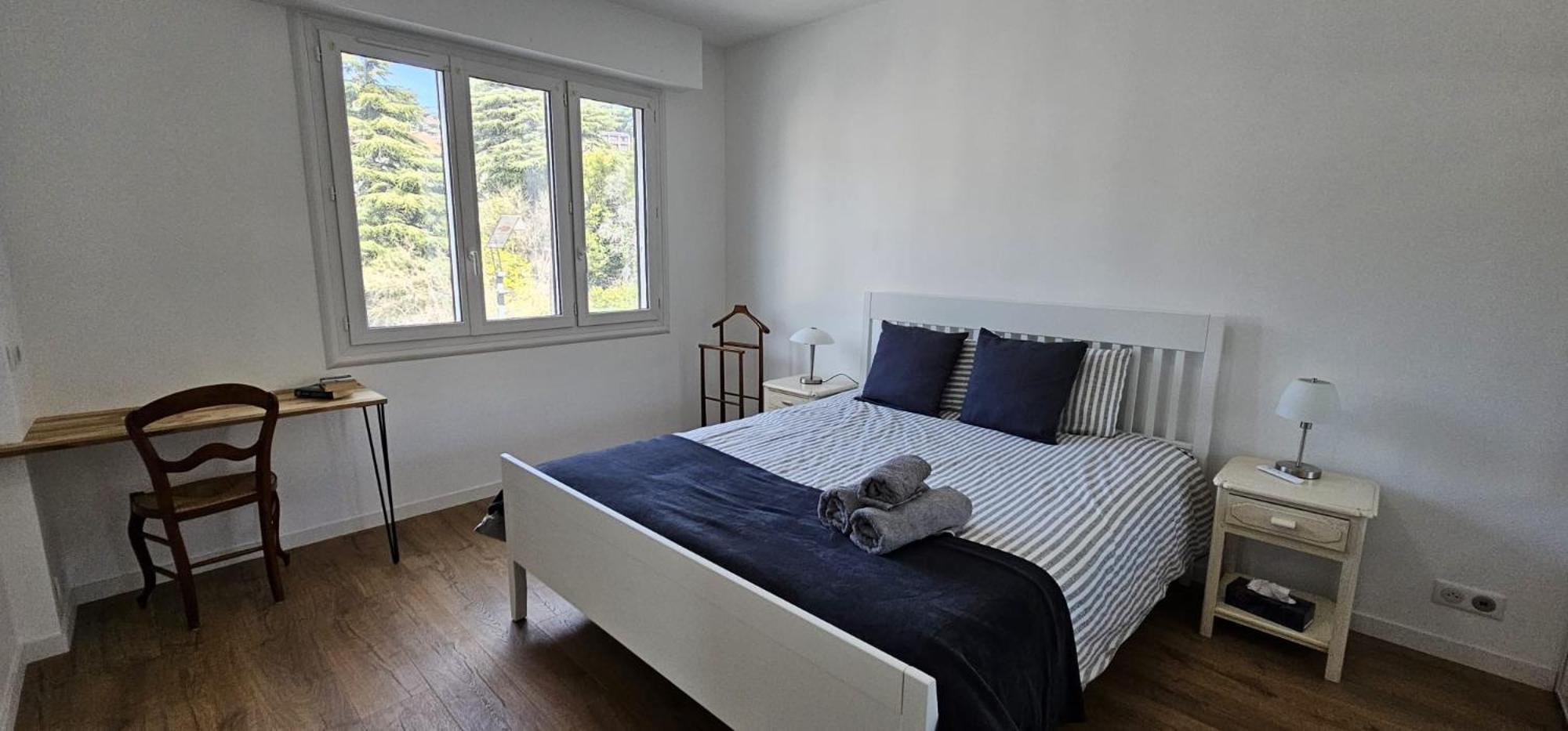 Chambre Parentale , Salle De Bain Privee, Acces Plages & Vue Mer Du Salon Dans Appartement Partage Chez L'Habitant ,, Master Bedroom, Private Bathroom, Beach Access & Sea View Cannes Eksteriør billede